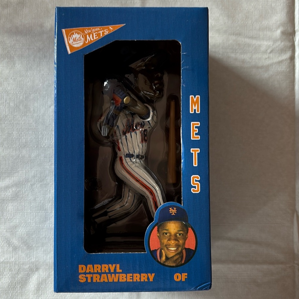 NWT Daryl Strawberry Mets Number Retirement Bobblehead - fully boxed - unopened